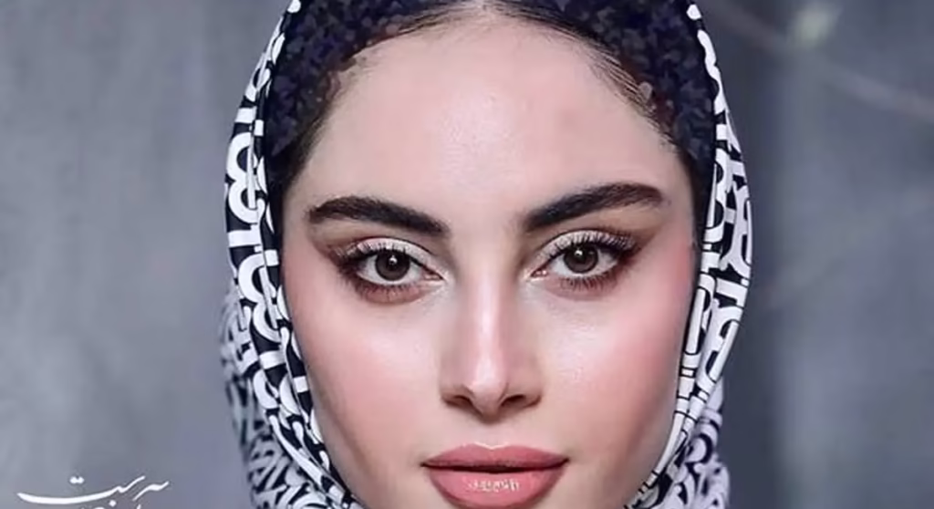 ترلان پروانه و همسرش و فرزندش