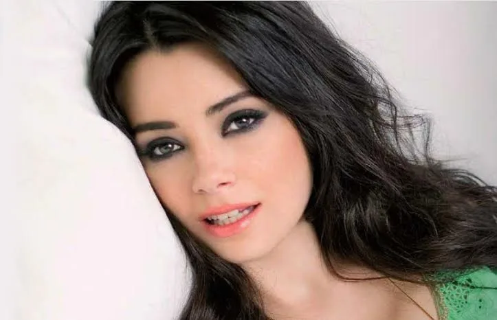 اوزگو نامال