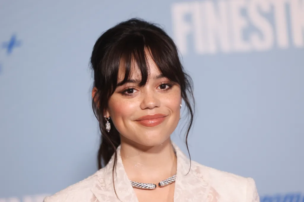 جنا اورتگا : بیوگرافی، فیلمشناسی و نقشآفرینی در ونزدی + عکس Jenna-ortega
