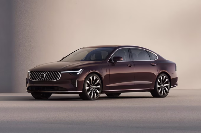 بررسی ولوو S۹۰ پلاگین هیبرید؛ شاهکار اسکاندیناوی روی جادهها volvo-s90